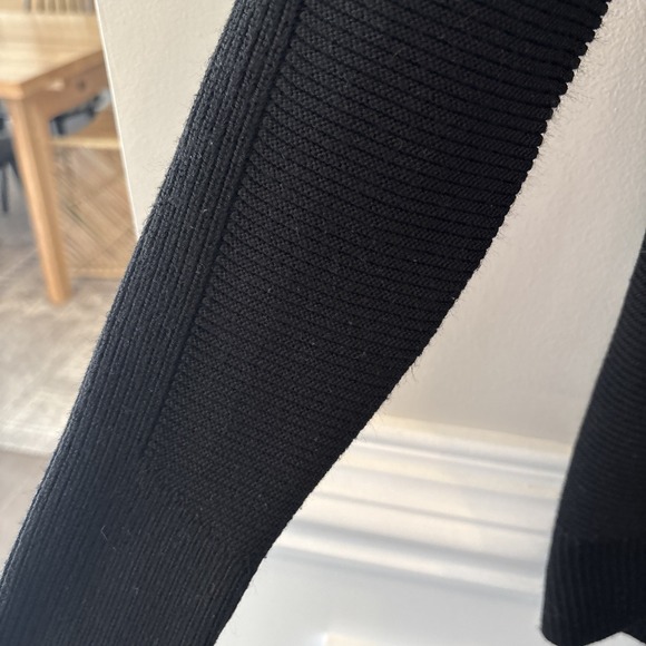 Athleta Hanover Refined V Neck‎ Sweater Size XS Black Merino Wool Cozy - Picture 3 of 4